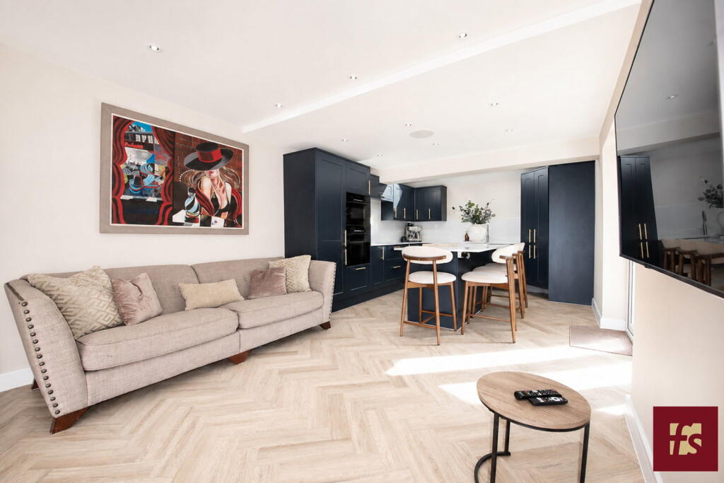 House in Crowthorne, Wokingham - View 5