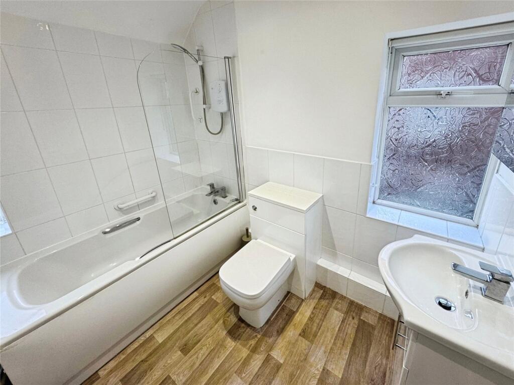 Apartment in Wolverhampton, West Midlands - View 4