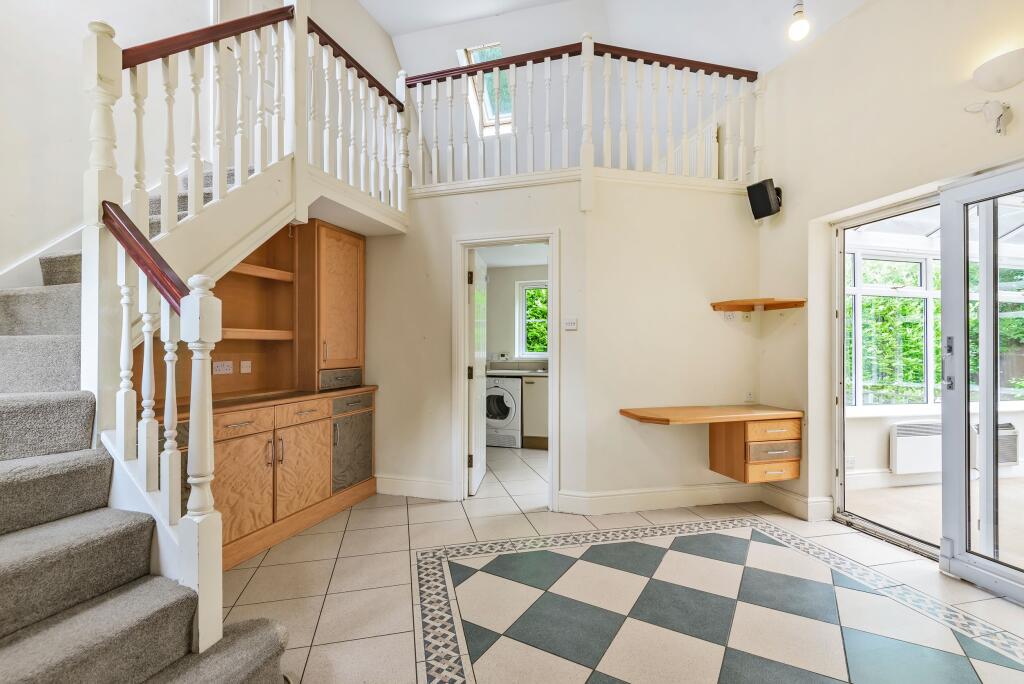 House in Leeds, West Yorkshire - View 5