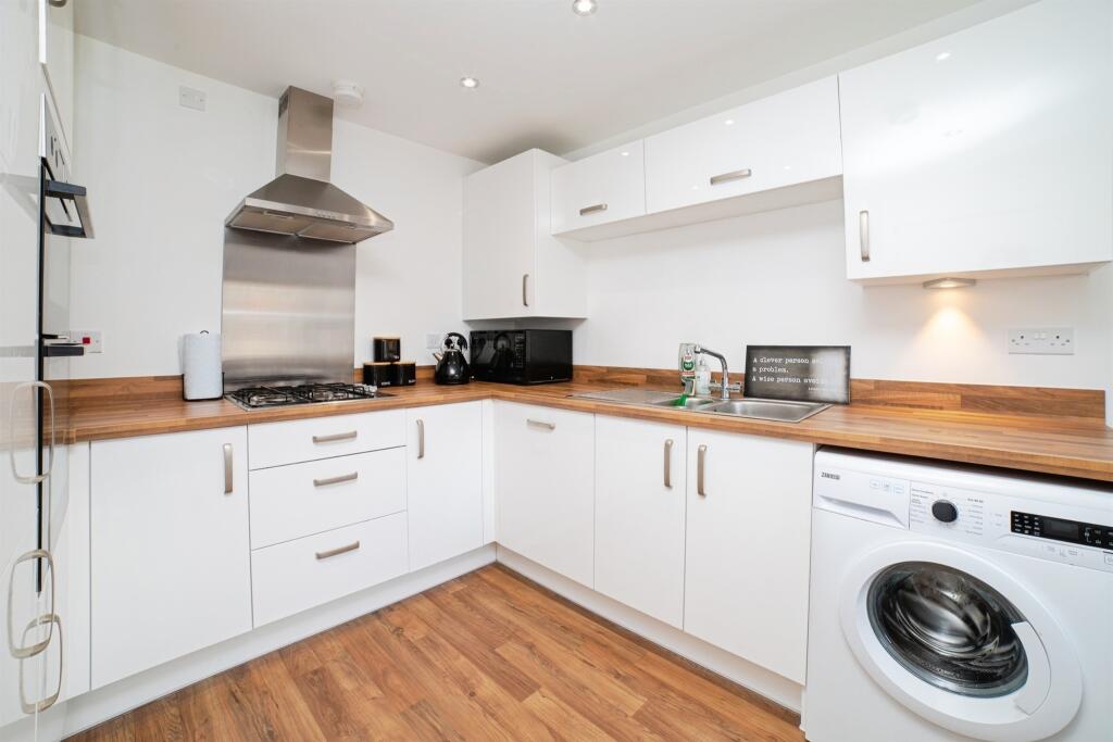 Blueberry Court, Holmewood, CHESTERFIELD photo 3