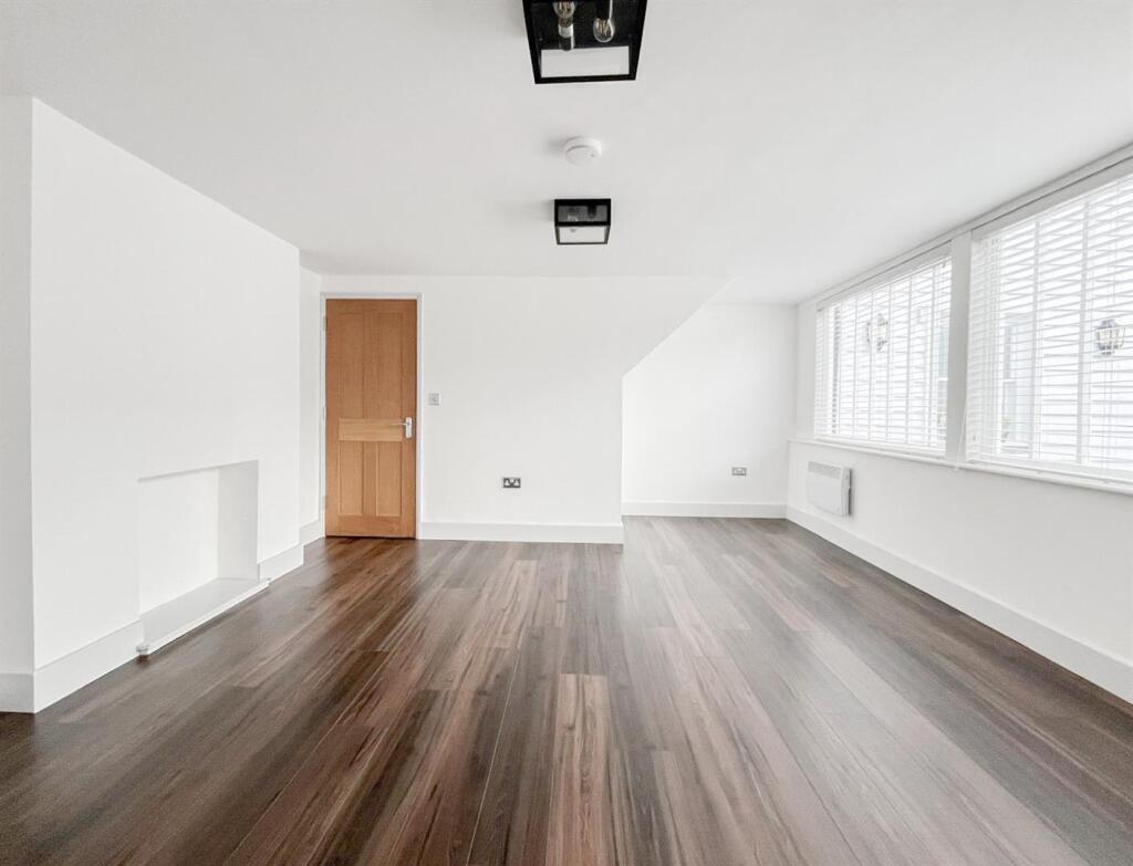 House in Tonbridge - More