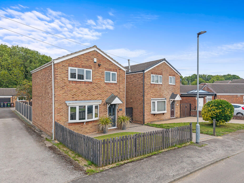 3-bed detached on Littlewood Way, Maltby, Rotherham, S66, £230,000
