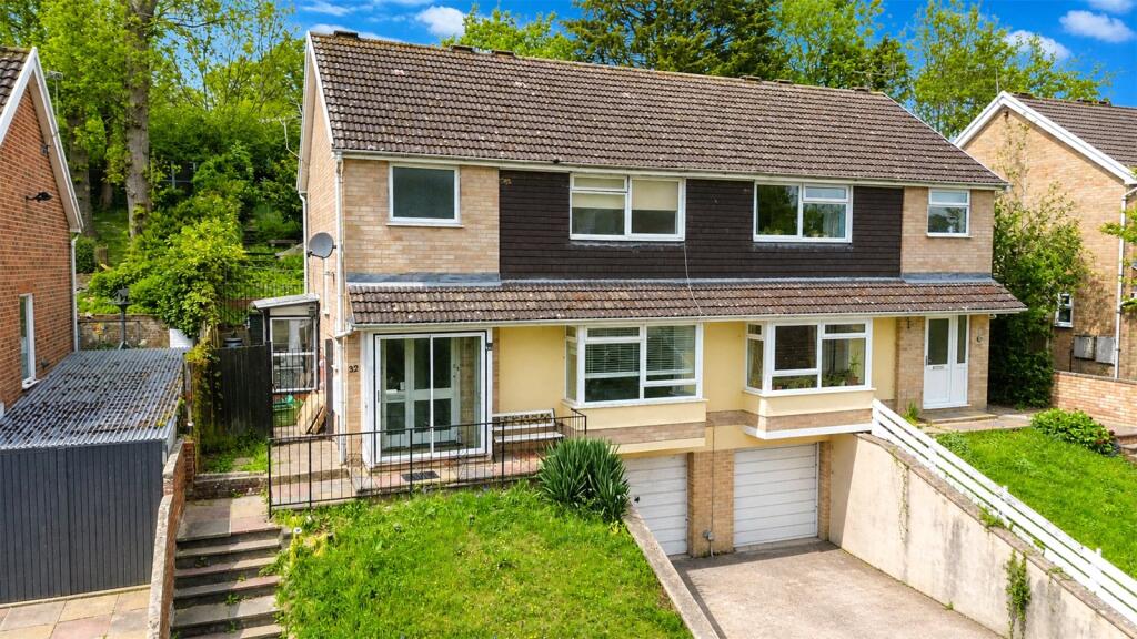 Main image of property: Magpie Way, Tilehurst, Reading, Berkshire, RG31