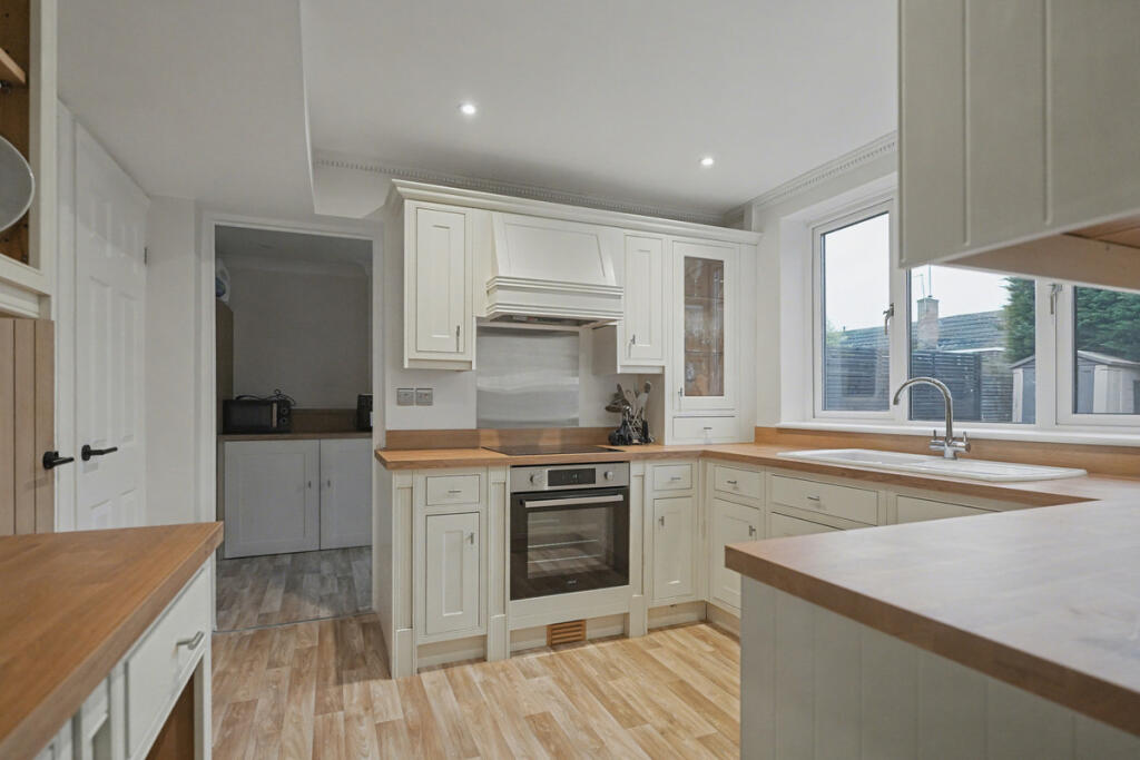 Ringwood Close, Kingsthorpe, Northampton, NN2 8QG photo 3