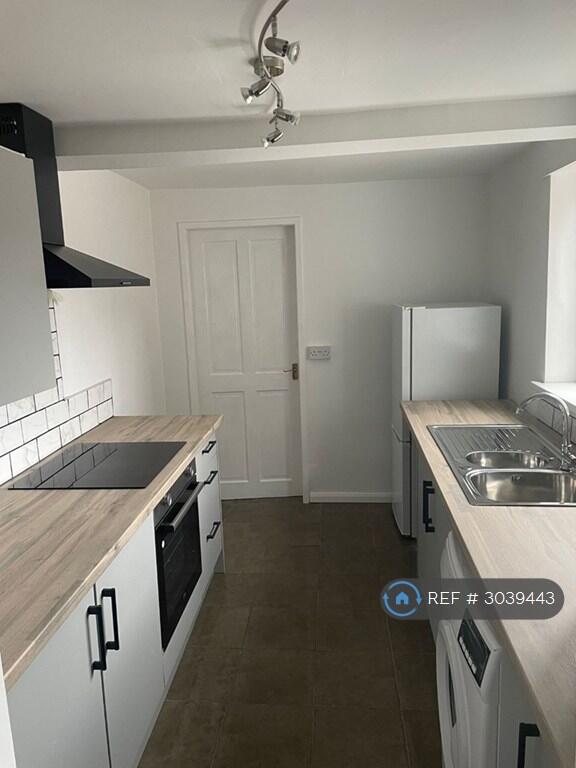 Apartment in Newcastle upon Tyne - View 3