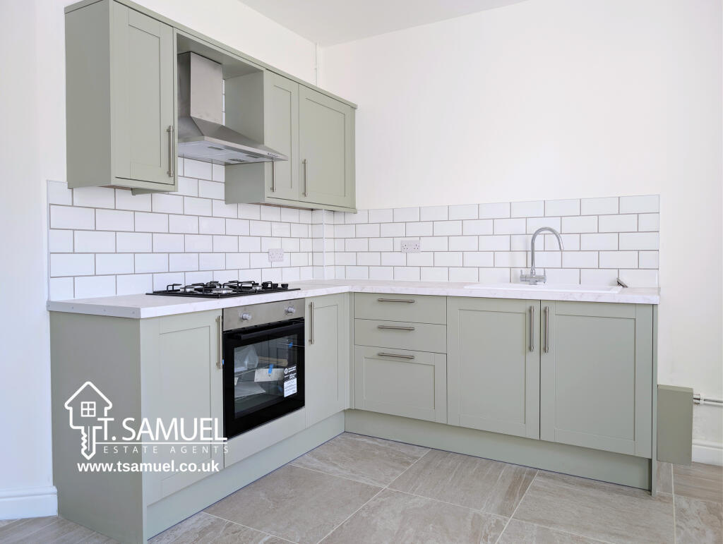 House in Cardiff, Aberaman South - More