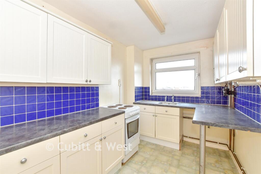 2-bed flat on Outram Road, Southsea, Hampshire, £150,000