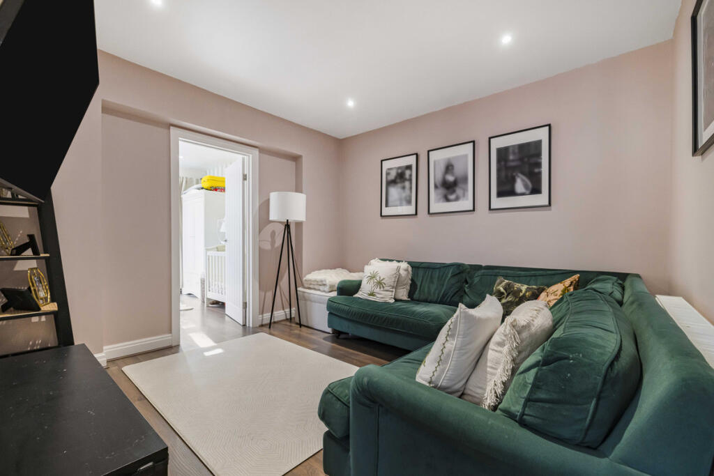 House in Bromley - View 5