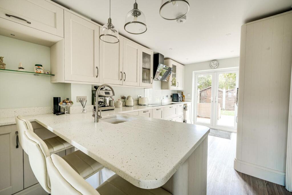 House in Leighton Buzzard, Billington Park, Leighton-Linslade - More