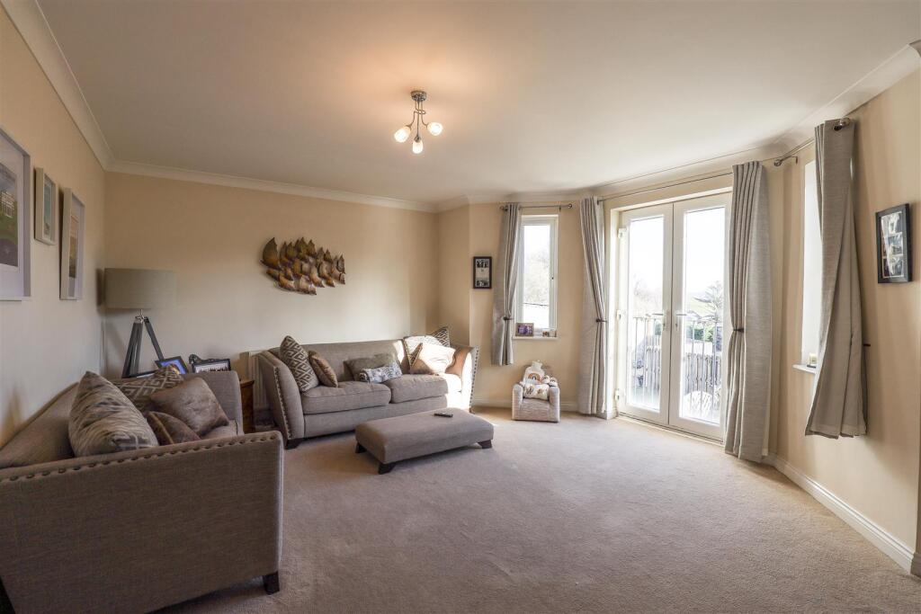 2 Talygarn Court, Talygarn Manor, Pontyclun, Rhondda Cynon Taff, CF72 9UH photo 3