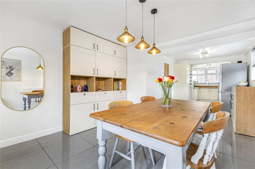 House in Bromley - More