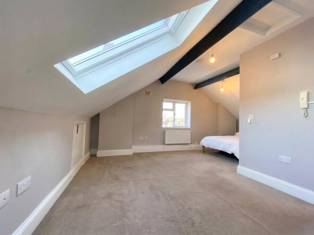 Apartment in Bristol - View 3