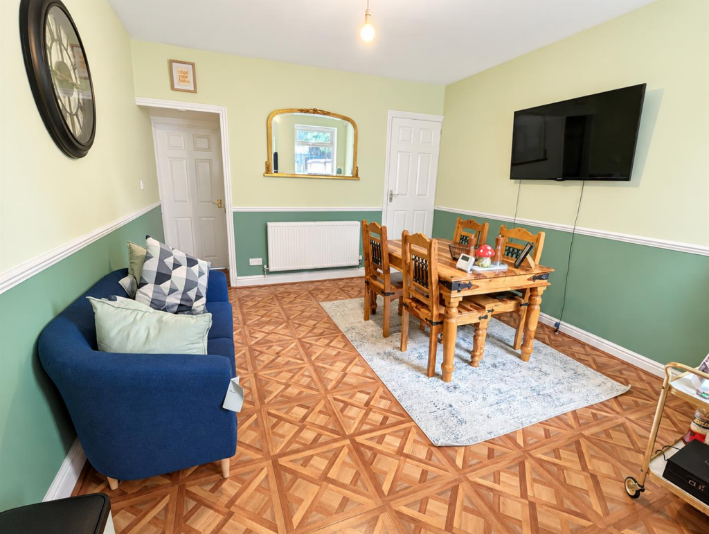 House in Nuneaton and Bedworth, Grove Farm, Stockingford - More