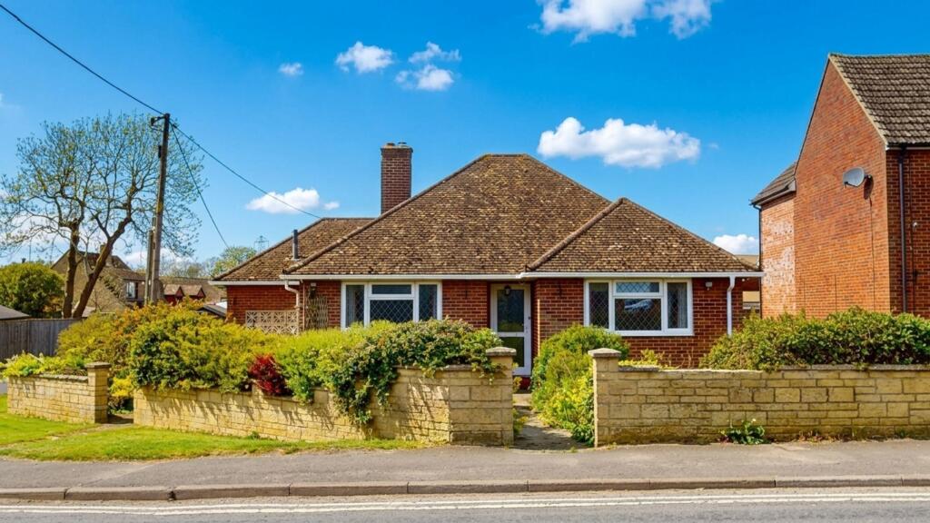 Main image of property: Cumnor Road, Farmoor, OX2