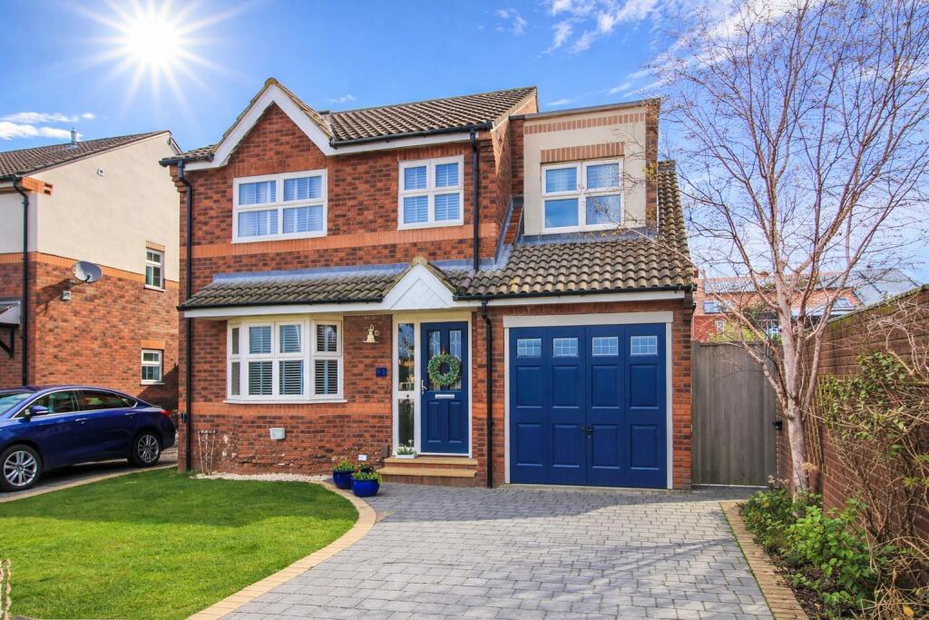 3-bed detached on Headlands Walk, Ossett, £395,000