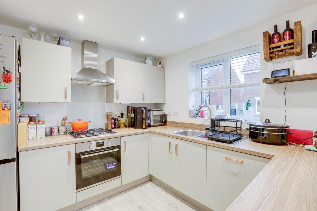 Magee Close, Hucknall, NG15 - View 3