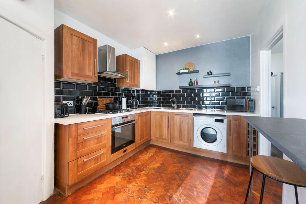 Apartment in Sutton - View 4