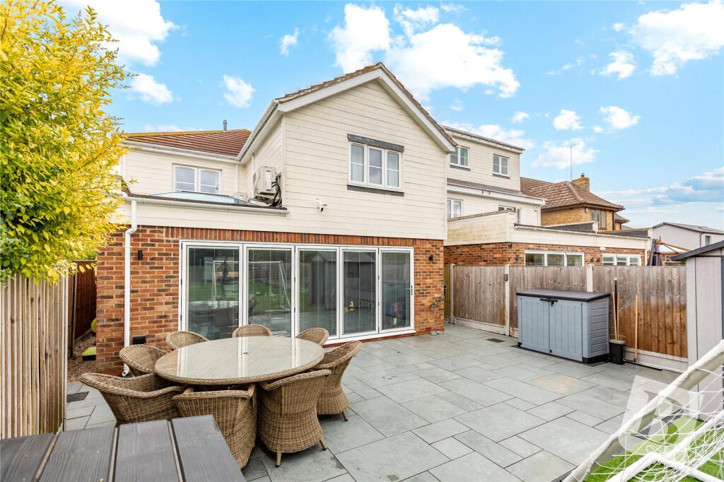 4 bedroom detached house for sale in Stocks Lane, Kelvedon Hatch ...