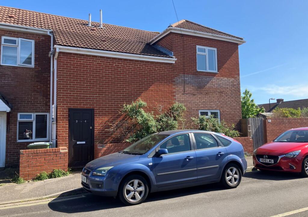 Main image of property: Flat 3, 36 Peveril Road, Southampton, Hampshire, SO19 2GA