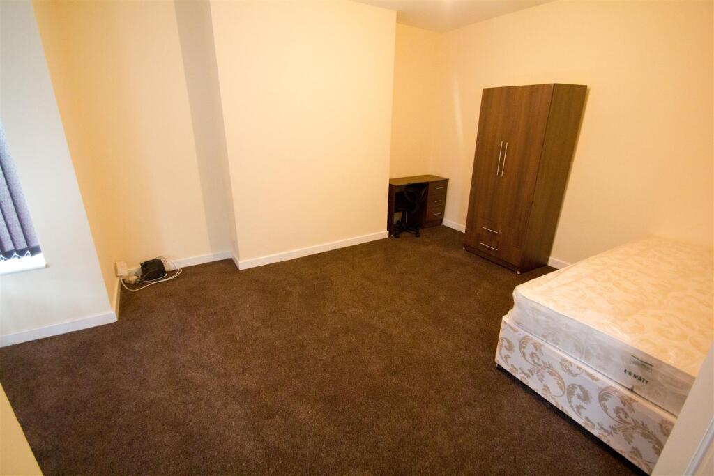 House in Leeds - View 5