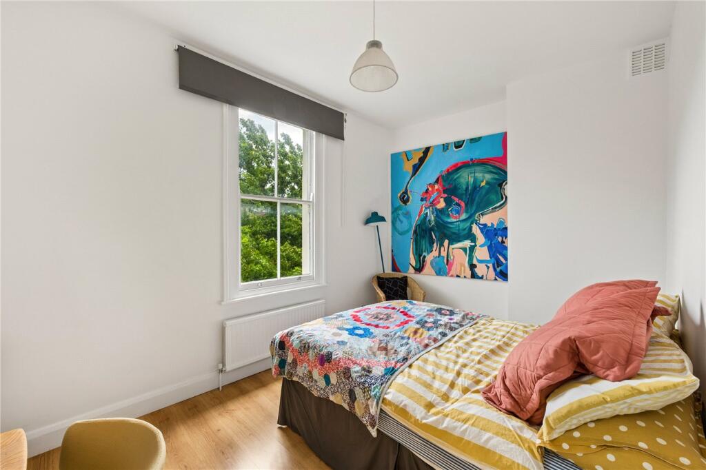 Apartment in London, Taverner Square, Highbury - More