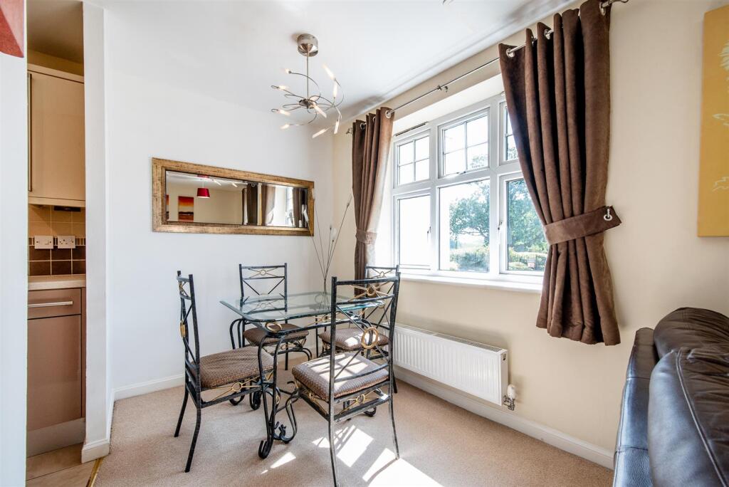 Apartment in Preston - View 4