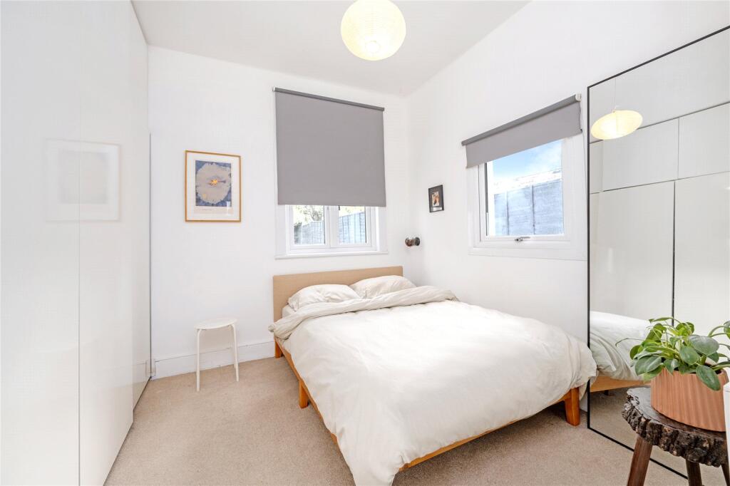 Apartment in London - View 5
