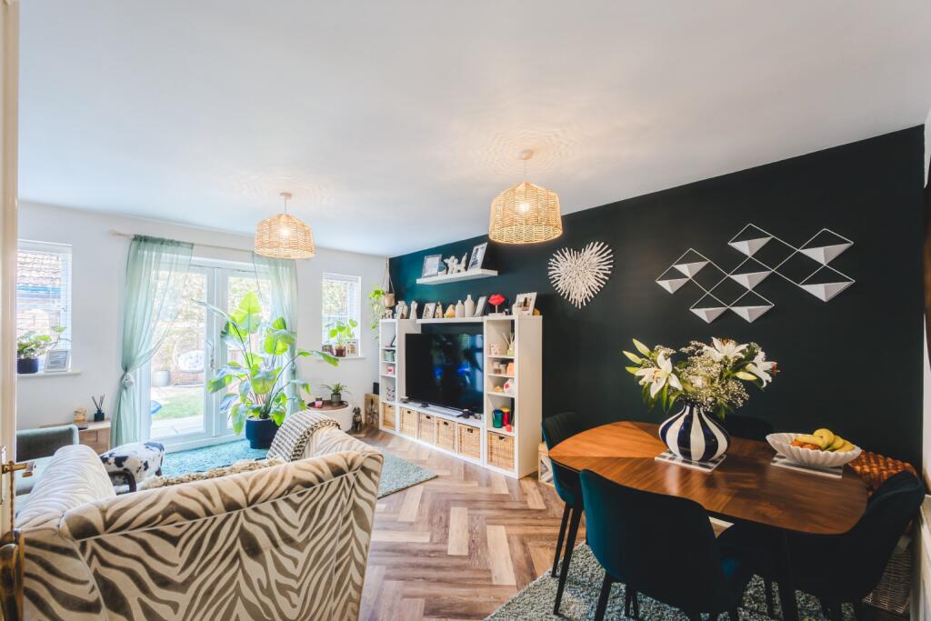 House in Blunsdon St Andrew, Oakhurst, Haydon Wick - View 5