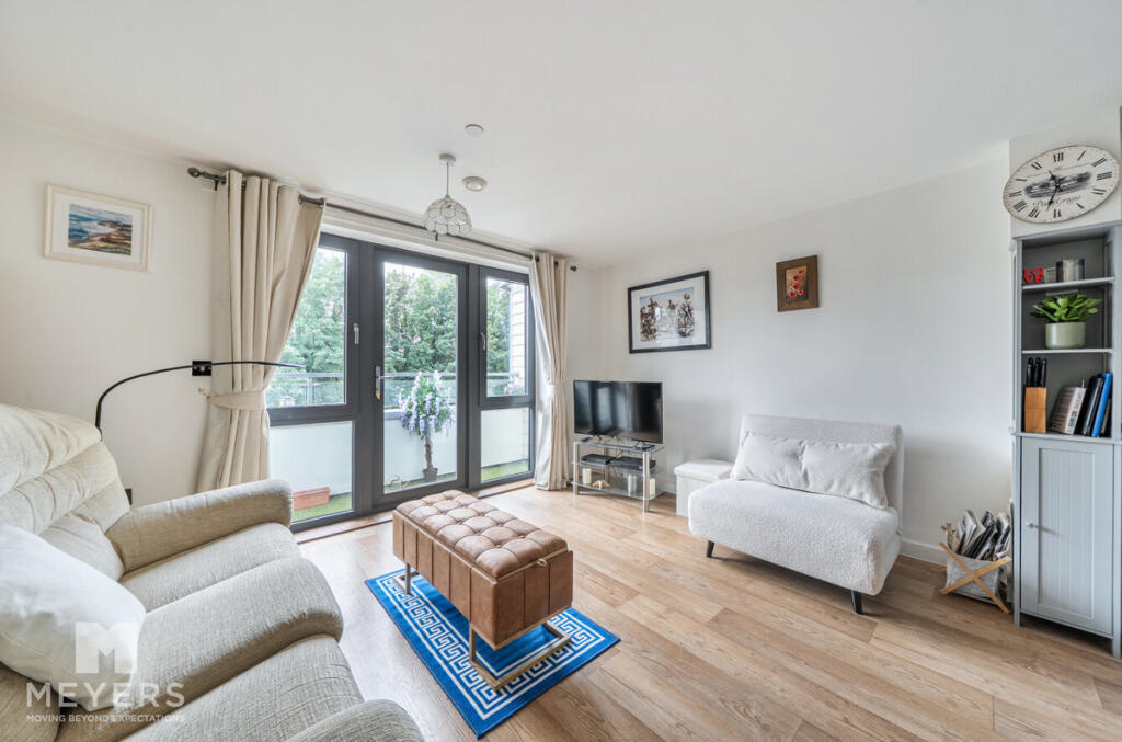 Apartment in Dorchester, Dorset - View 2