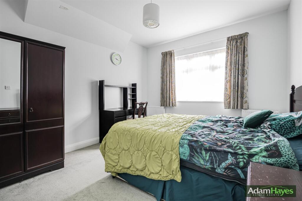 Westbury Grove, North Finchley, N12 photo 4