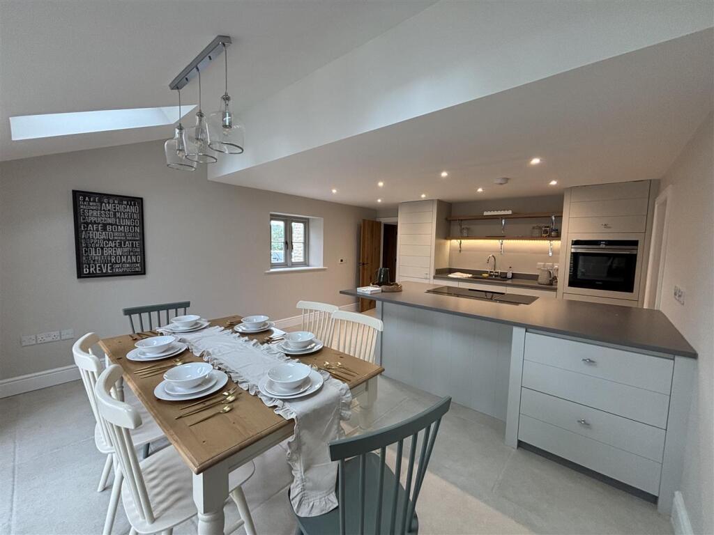 House in Gloucester - View 3