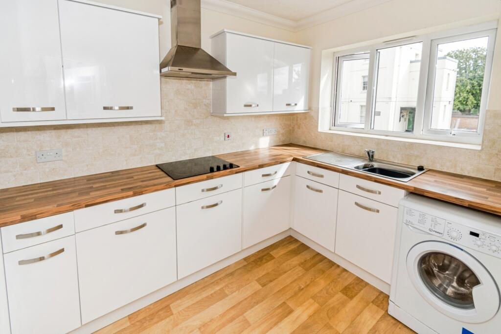 Apartment in Southampton - View 5