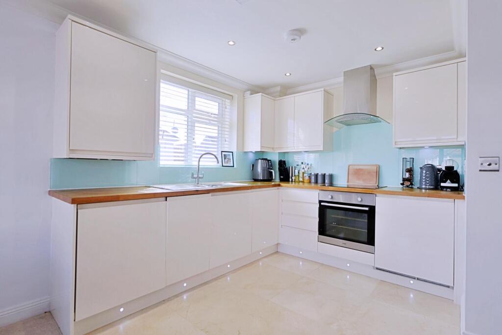 Apartment in Poole - View 3