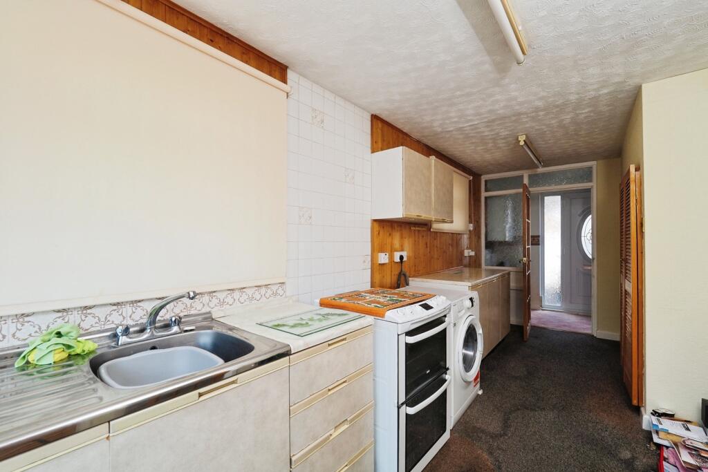 Manor Farm Lane, Clifton, Nottingham, NG11 photo 3