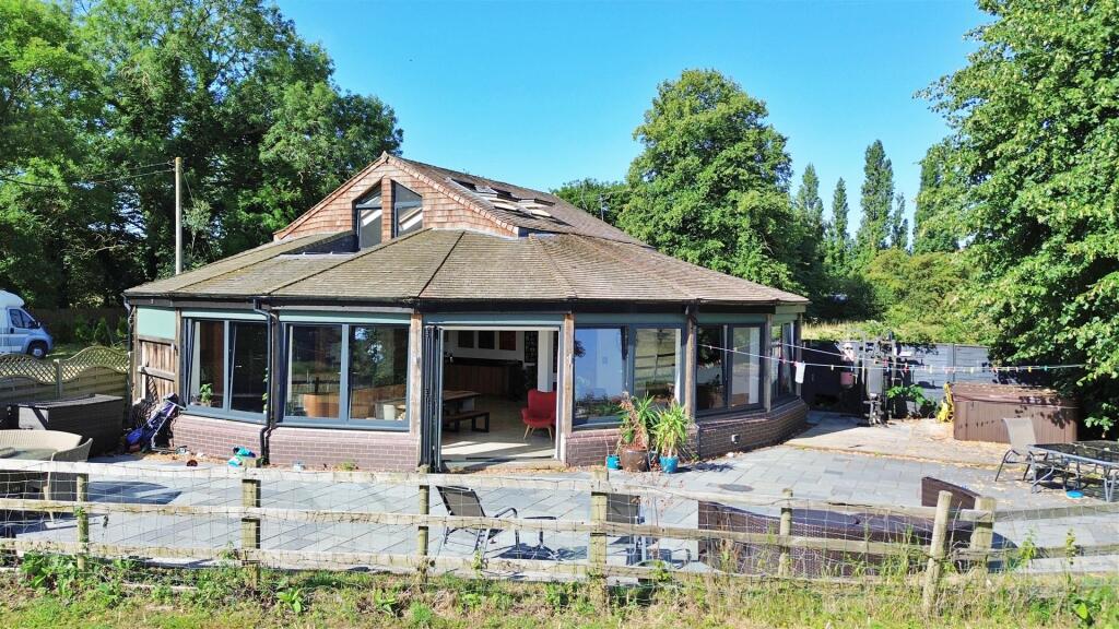 4-bed detached on Lilbourne Road, Clifton Upon Dunsmore, Rugby, £750,000