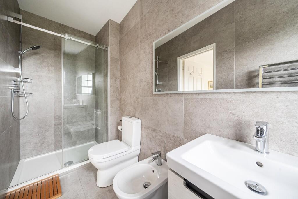 House in Slough - View 5