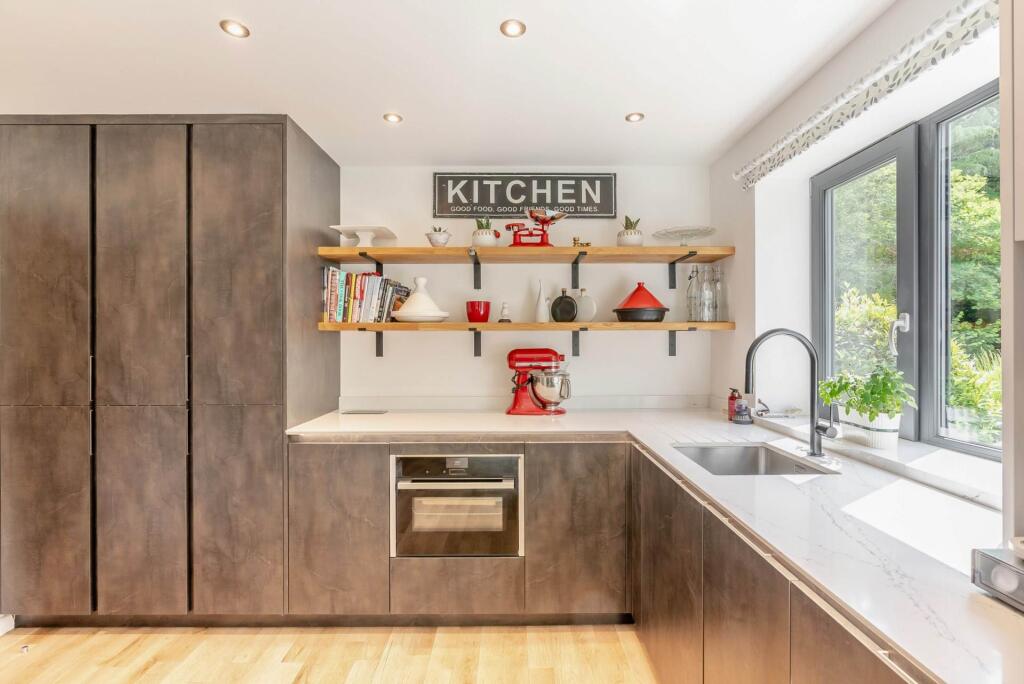 House in Hemel Hempstead, Chesham - More