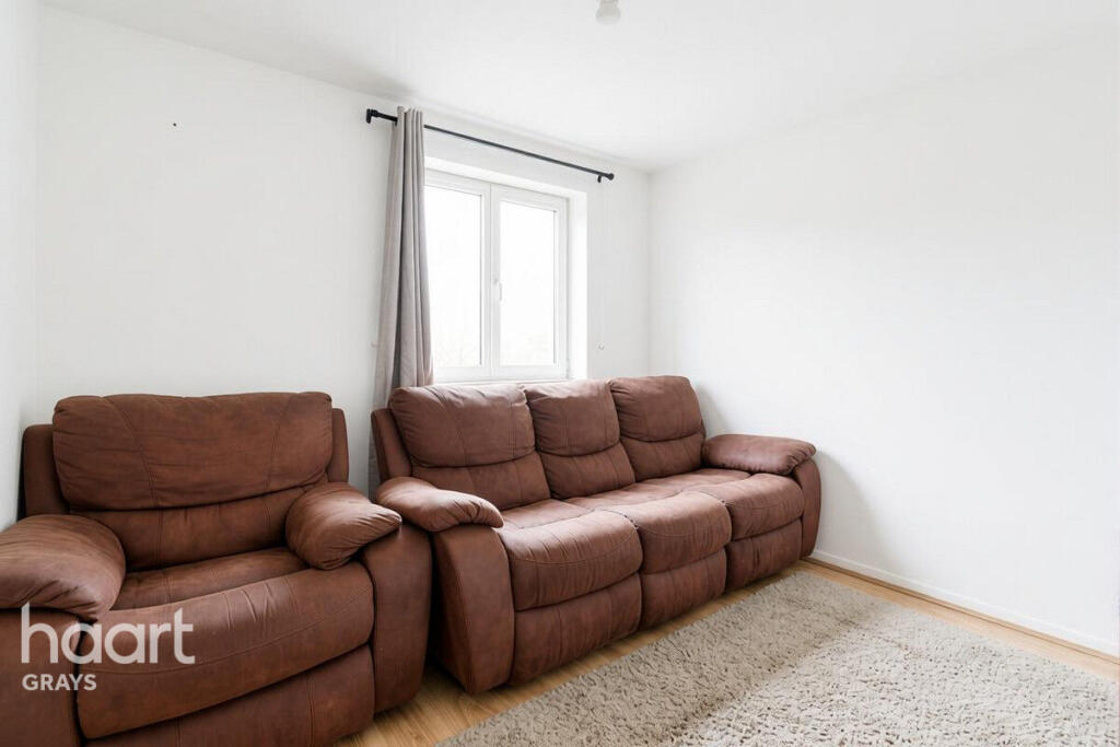 Apartment in Romford - View 4