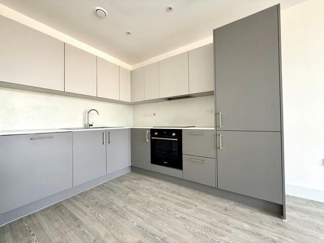 Apartment in Ilford - View 2