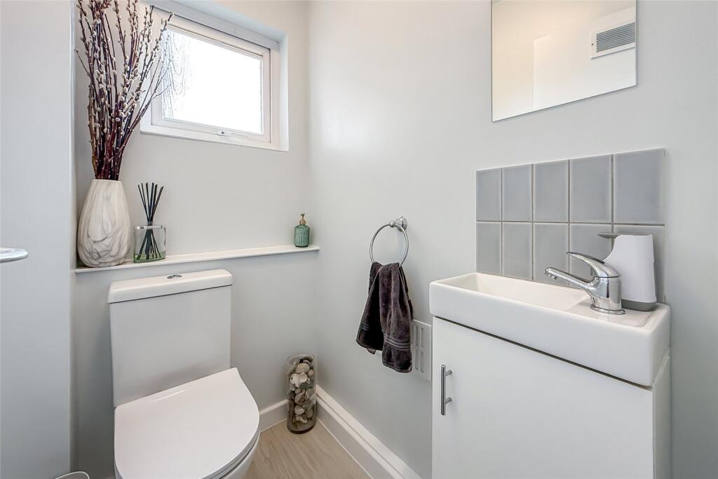 Additional image 21 of Tuffnells Way, Harpenden, Hertfordshire, AL5