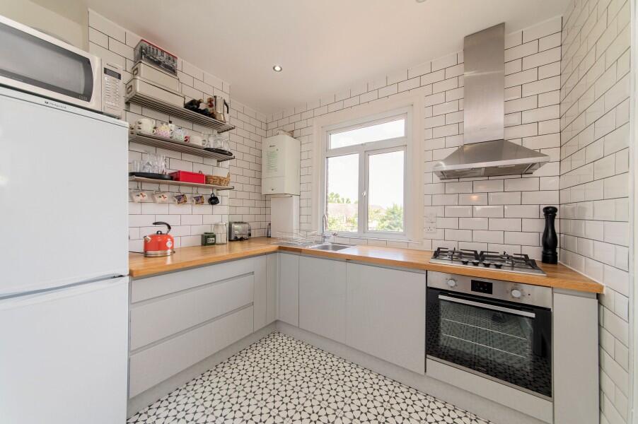 Main image of property: WOODGRANGE AVE, NORTH FINCHLEY, N12