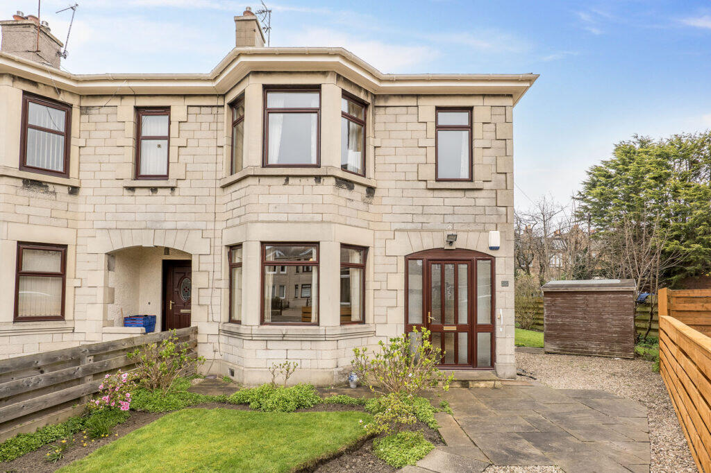 Main image of property: 15 Rosslyn Terrace, Pilrig, Edinburgh EH6 5AU