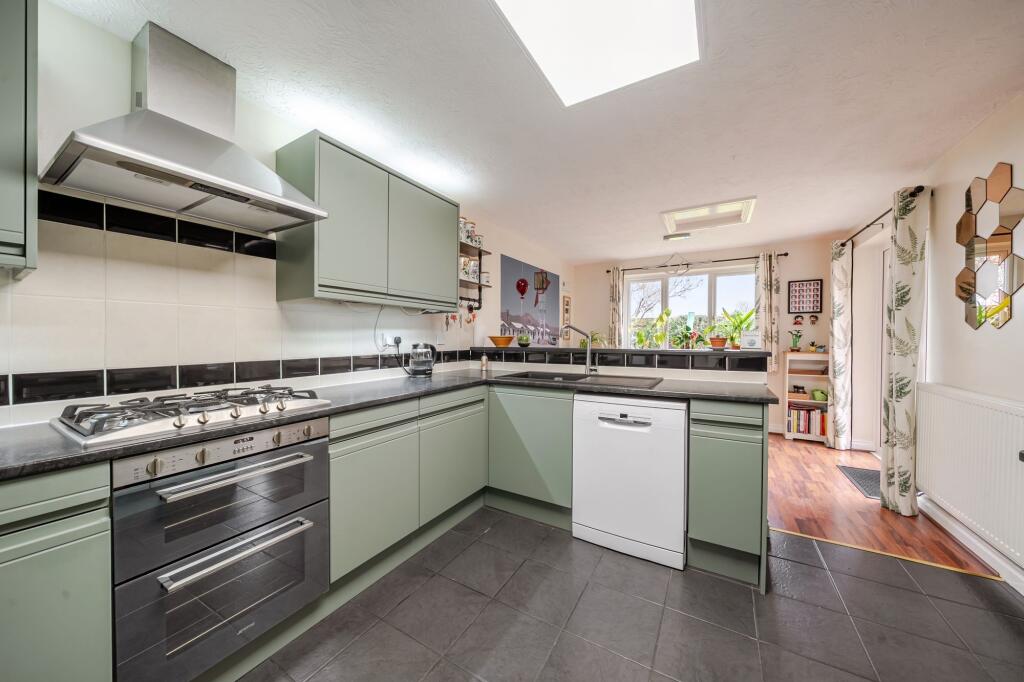 Gibbs Close, Lower Moor, WR10 photo 4