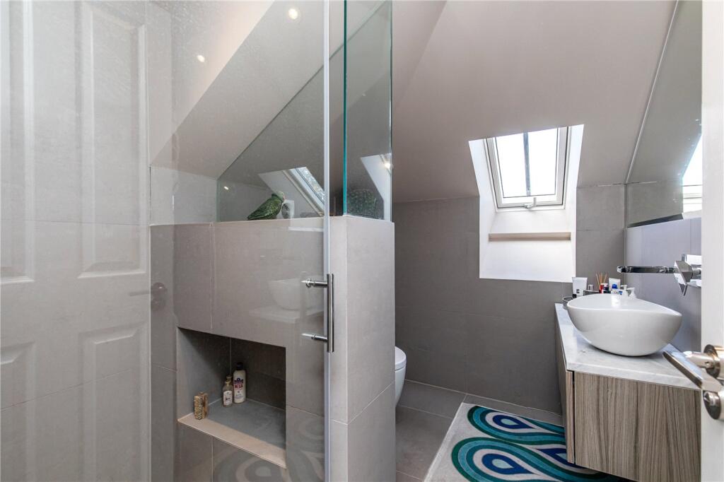 Apartment in London - More