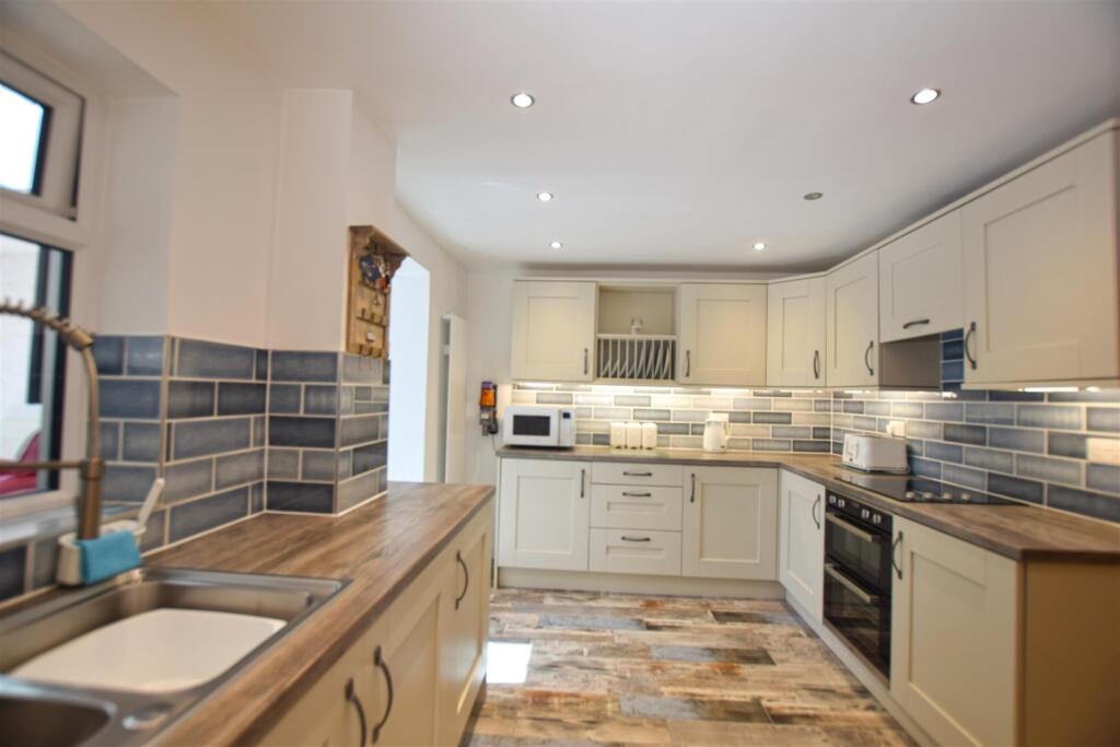 House in Rochdale, Stanycliffe - View 4
