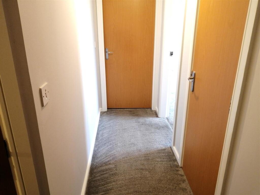 Apartment in Manchester, Burnage - View 4
