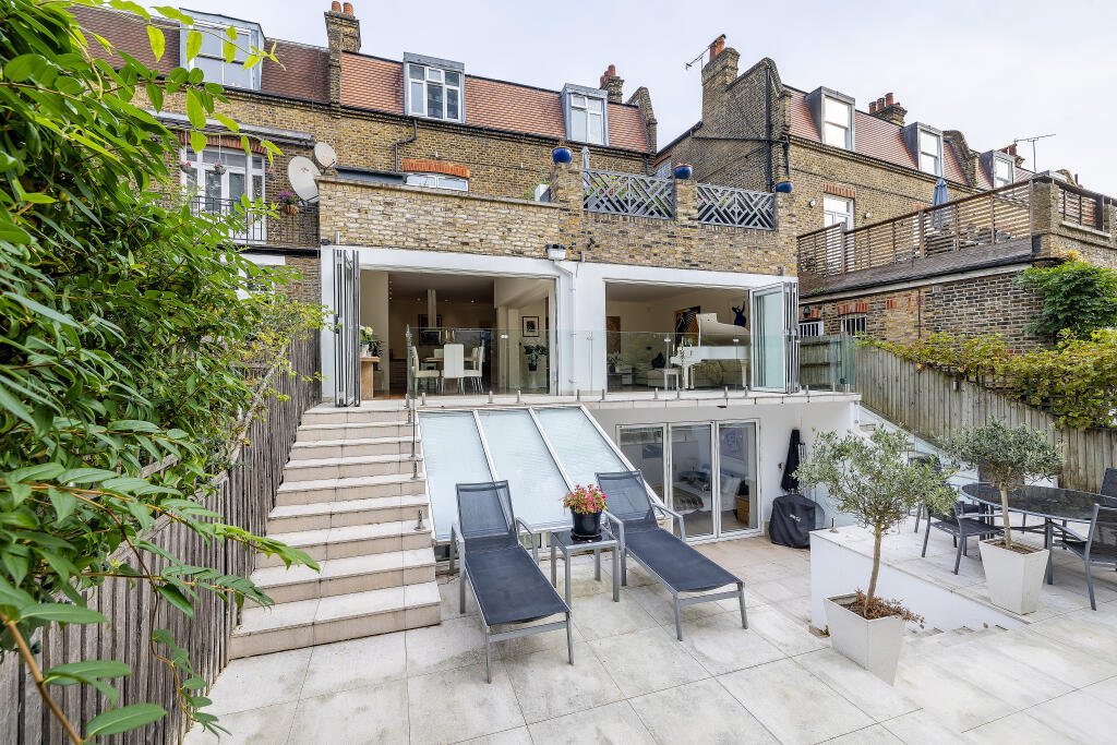 Apartment in London - View 2