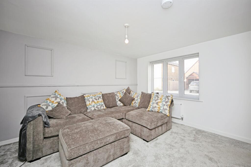 Millard Drive, Long Marston, Stratford-Upon-Avon photo 3