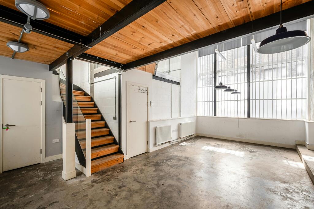 Mentmore Terrace 3B NEW - 2.jpg