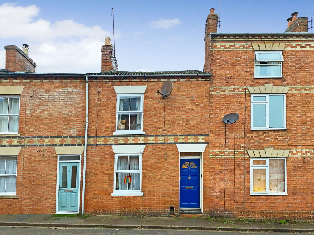 Main image of property: Marlborough Place, Banbury, OX16 5DA